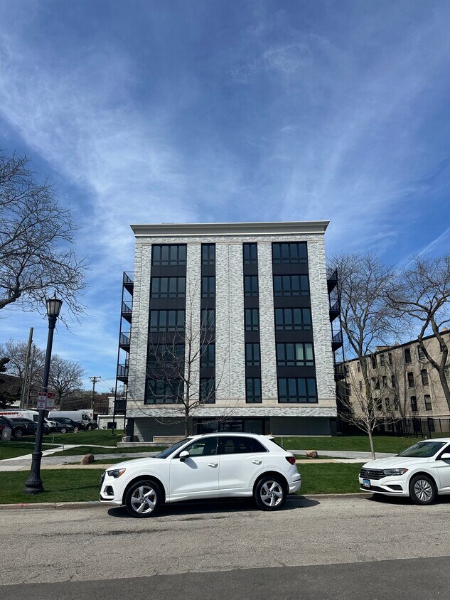 550 Sheridan Square Apartments in Evanston, IL