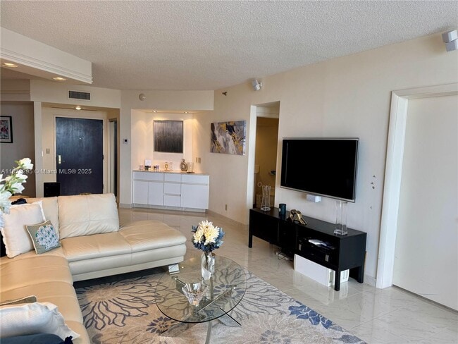 Foto del edificio - 3000 Island Blvd
