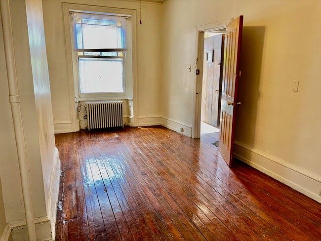 Building Photo - 5 S 43rd St