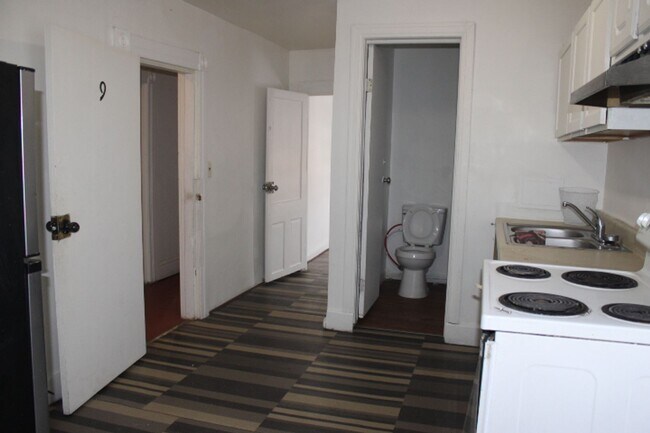 Foto del edificio - 128 S Main St