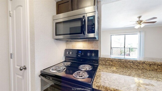 Foto del edificio - 904 University Oaks Blvd