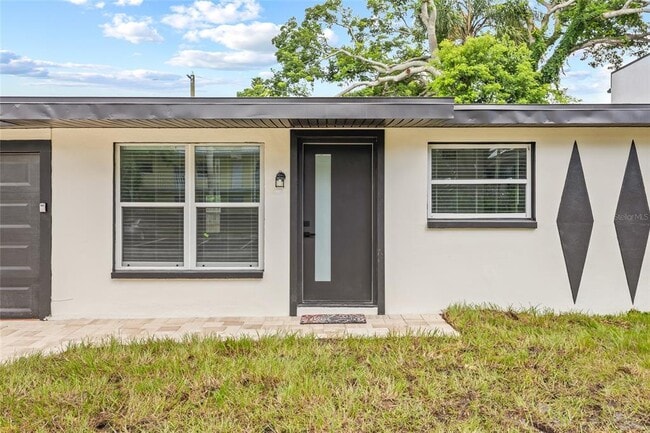 Building Photo - 2134 Catalina Dr