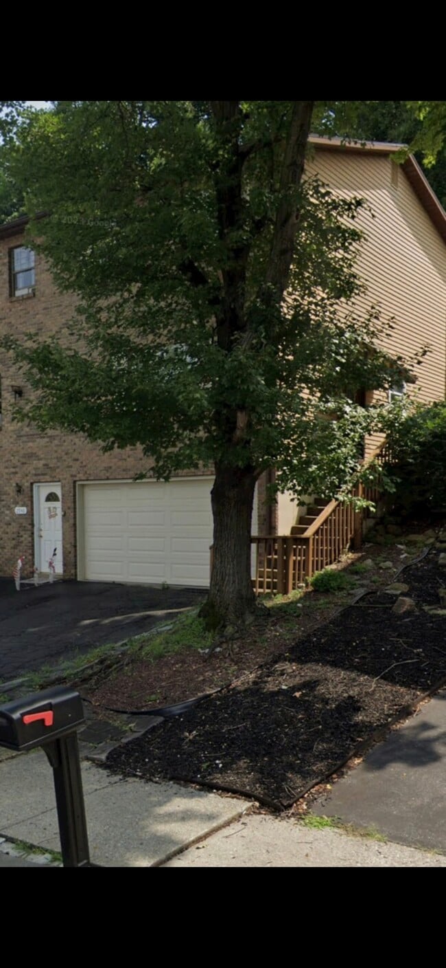 Building Photo - 2948 Klein St