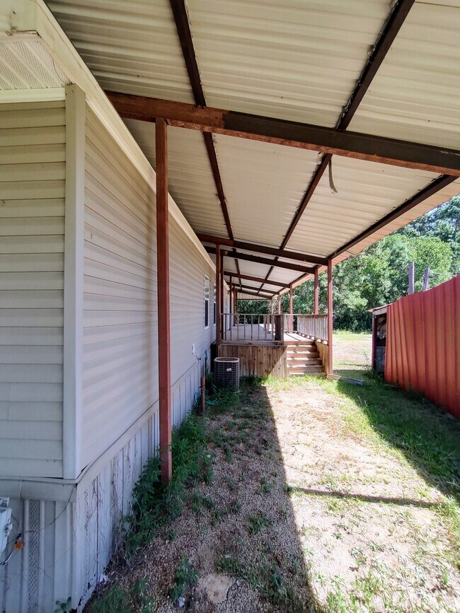 Building Photo - 929 Farm to Market 82