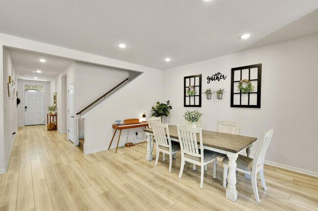 Foto del edificio - 632 Friar Tuck Dr