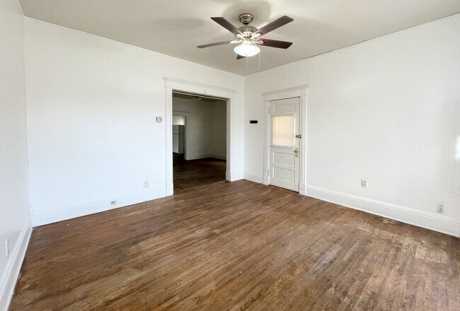 Foto del edificio - 2-Bed, 1-Bath Home