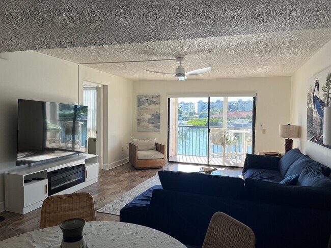 Foto del edificio - 7600 Sun Island Dr S