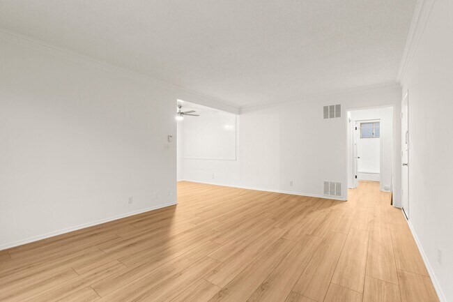 Interior Photo - 1254 Orange
