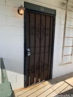 Building Photo - 1669 Kewalo St