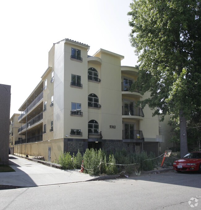 Foto del edificio - 5312 Hermitage Ave