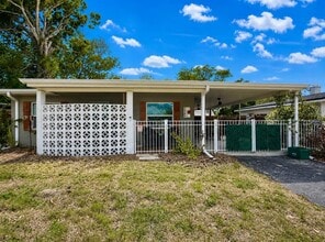 Building Photo - 2440 Anastasia Dr