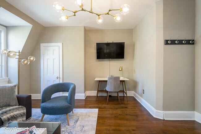 Foto del edificio - 1904 R Street NW Unit 5