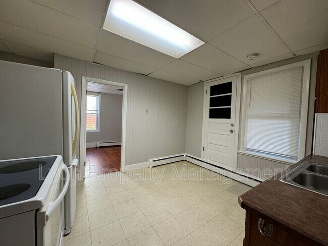 Building Photo - 24 Montcalm St