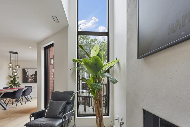 Building Photo - 1281 Rue Rachel E