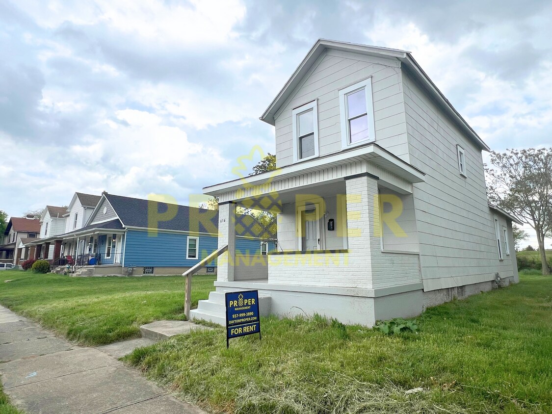 Primary Photo - 2 bedrooms 1 bathroom house