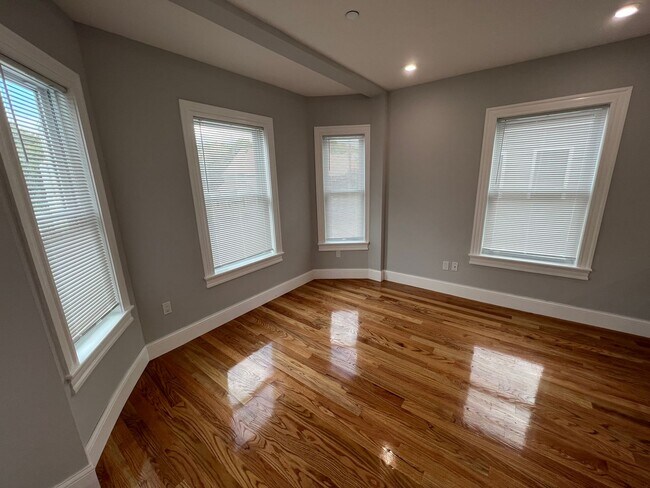 Building Photo - 29 Alpine St