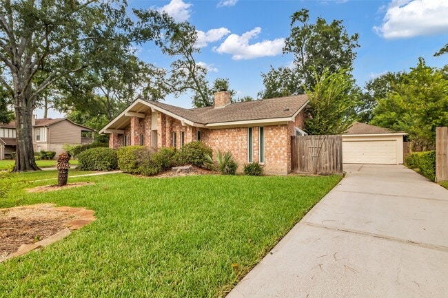 Foto del edificio - 3250 Three Pines Dr