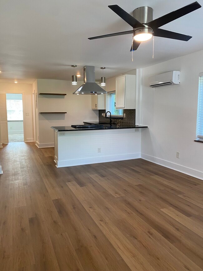 Foto del edificio - 3041 Cleinview Ave