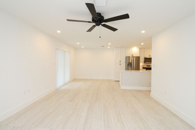 Building Photo - ABSOLUTELY STUNNING UNFURNISHED 2/2 WITH BOAT SLIP COMPLETELY REMODELED WATERVIEW UNIT READY FOR ...