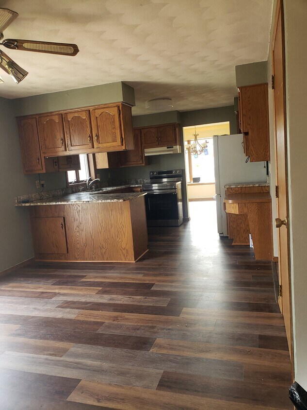 1915 Dordona Dr, Neenah, WI 54956 House for Rent in Neenah, WI