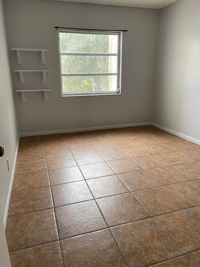 Building Photo - 608 NW 13th St