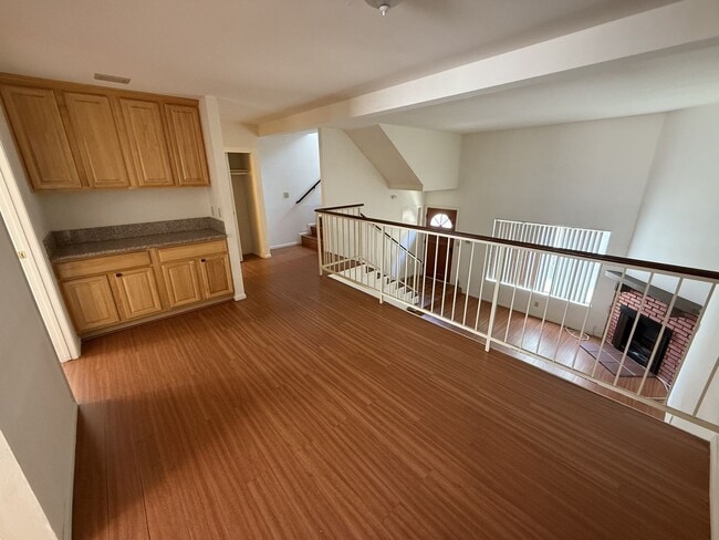 Building Photo - Spacious and light-filled 3-bedroom, 2.5-b...