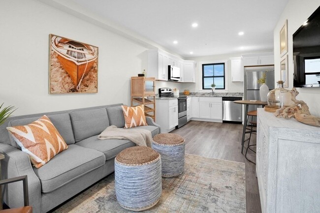 Building Photo - Townhomes at 5-7 Water St | One-Bedroom El...