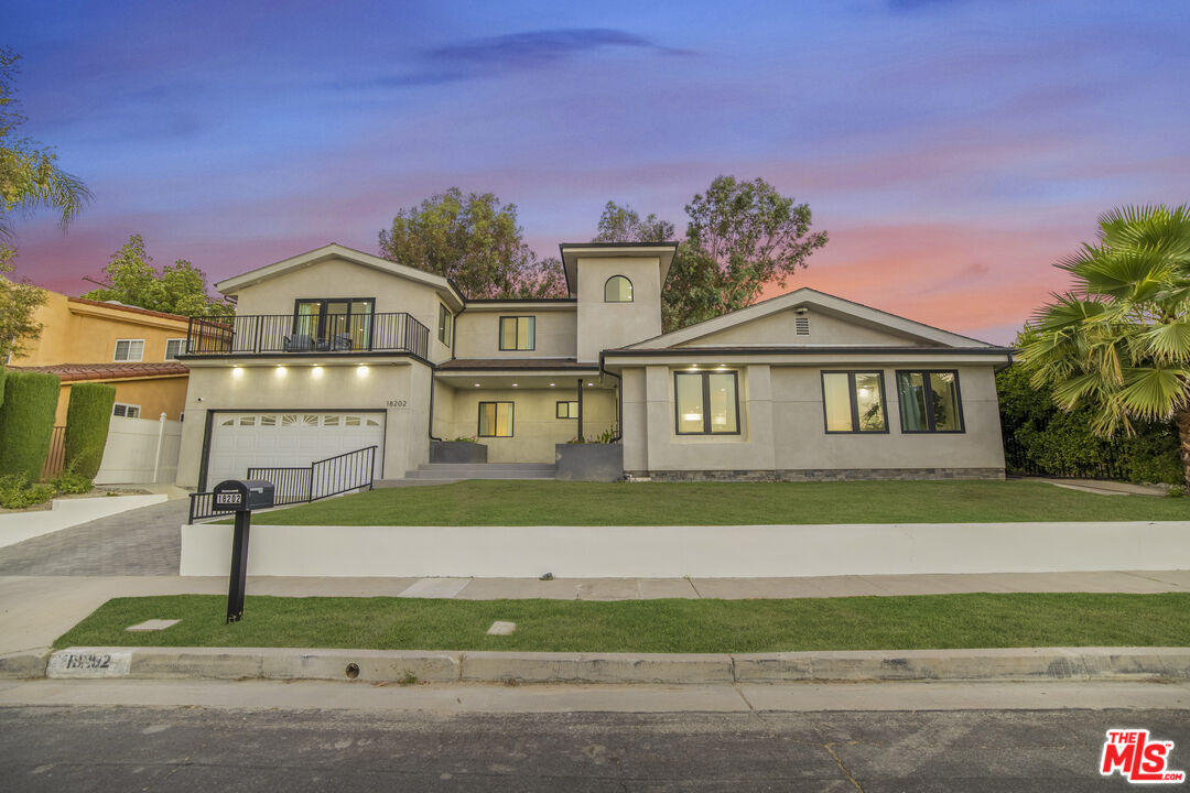 Foto principal - 18202 Rancho St