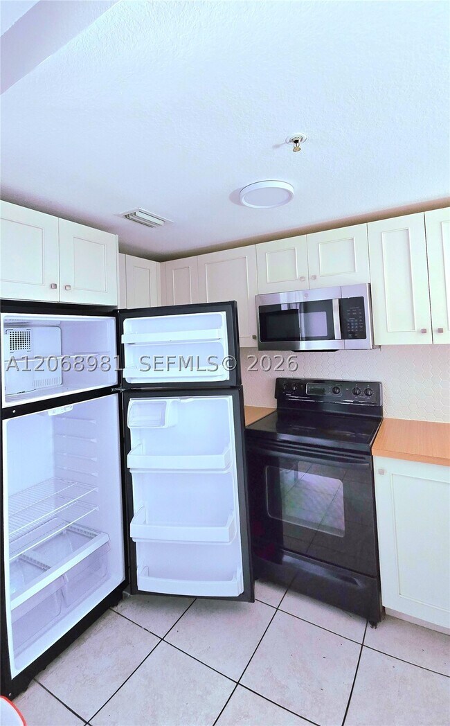Foto del edificio - 328 NW 12th St
