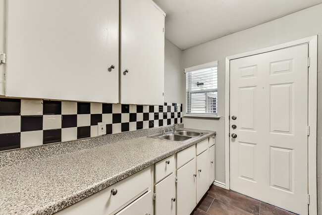 Building Photo - Swisswood Apartments