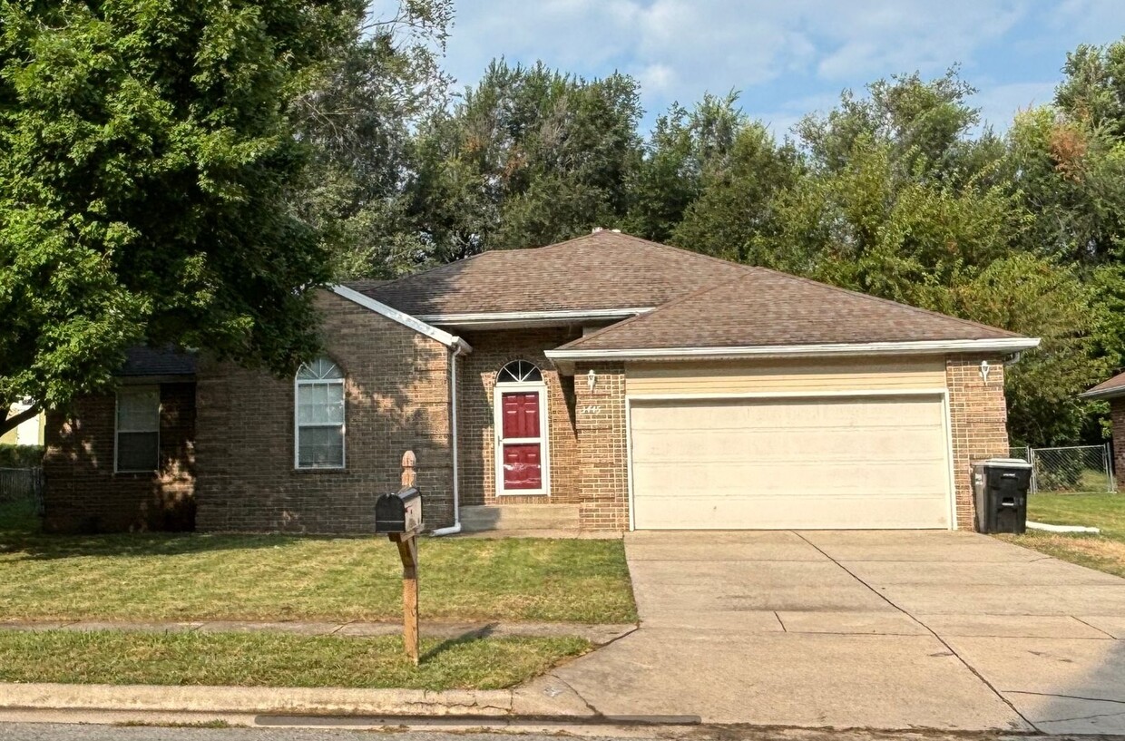Primary Photo - 3 Bedroom All Brick Home Southwest Springf...