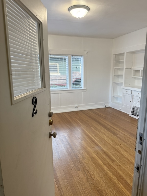 Building Photo - 925 Wilson Ave S