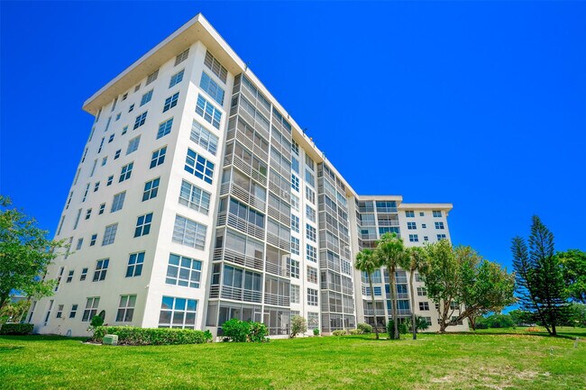 Foto del edificio - 2681 S Course Dr