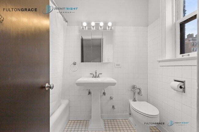 Building Photo - 534 W Stratford Pl