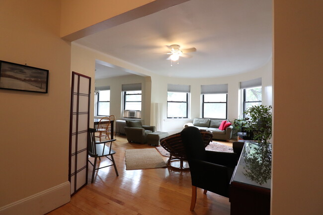 Foto del edificio - 1100 Beacon St