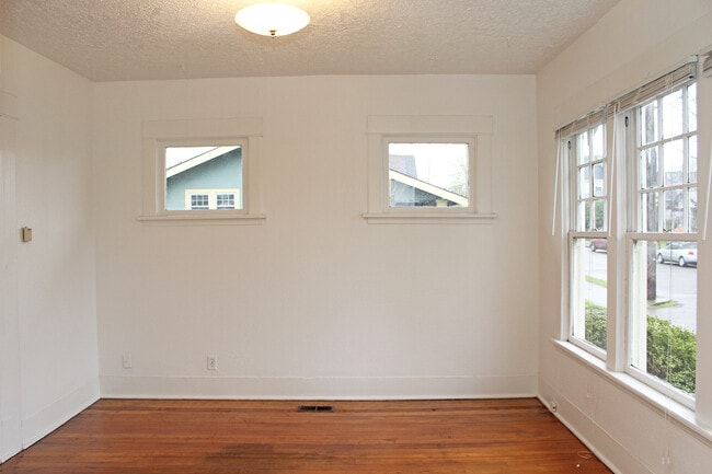 Building Photo - 4806 NE 29th Ave