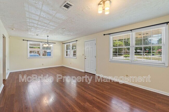 Foto del edificio - 1739 Cornell Dr