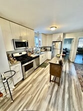 Building Photo - 920 W 35th Pl