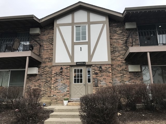 Foto principal - 16W575 79th St