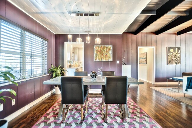 Foto del edificio - Gorgeous Single Family Home Located In Midtown. Huge Fenced in Backyard!