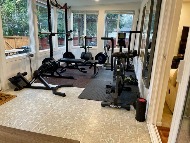 Foto del edificio - ***Pending Application*** Spacious 3-Bedro...