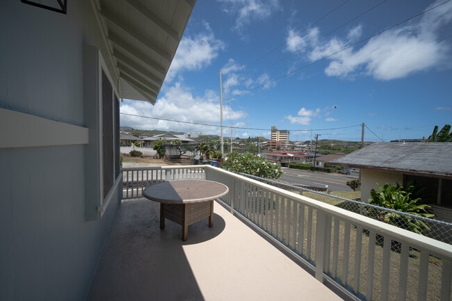 Building Photo - 99-052 Moanalua Rd