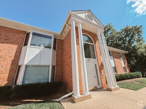 Building Photo - 1501 N Milwaukee Ave