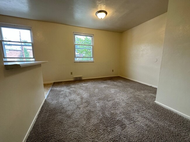 Building Photo - 438 Mower Dr