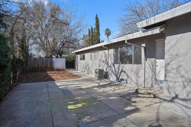 Building Photo - UPDATED DUPLEX FOR RENT IN CITRUS HEIGHTS, CA