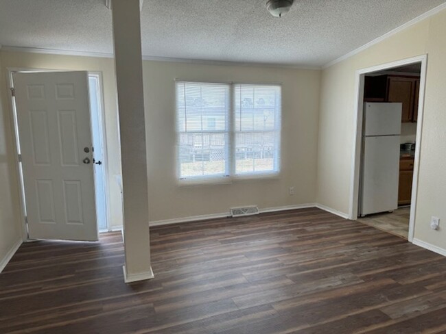 Building Photo - Gordon Rd Area - Doublewide 2000+ sq. ft.