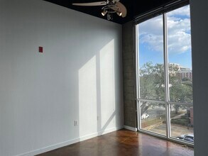 Building Photo - 420 N Adams St
