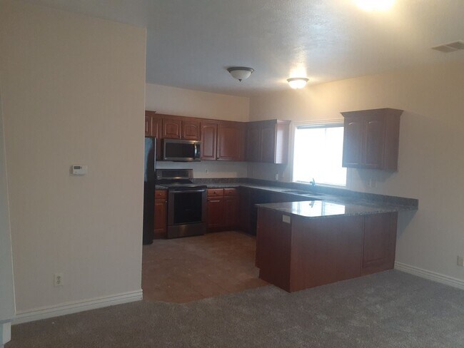 Foto del edificio - 3 Bed, 2.5 Bath, Rock Creek Townhome