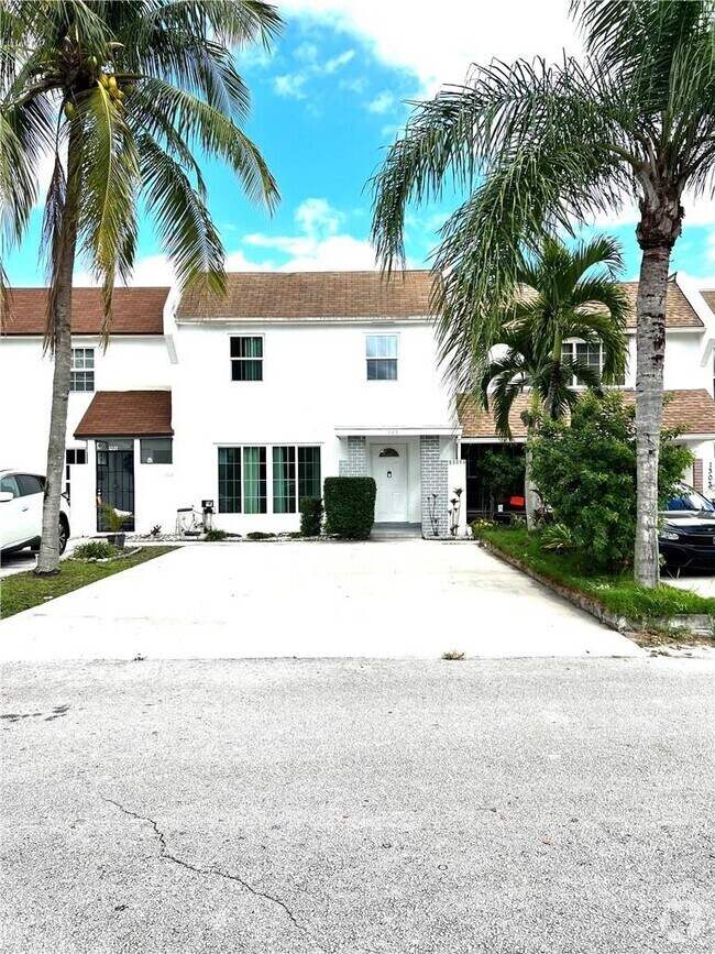 Hunter Run Apartments under 800 North Lauderdale, FL 5 Rentals