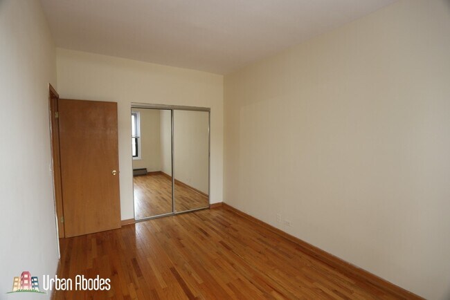 Foto del edificio - 633 W Barry
